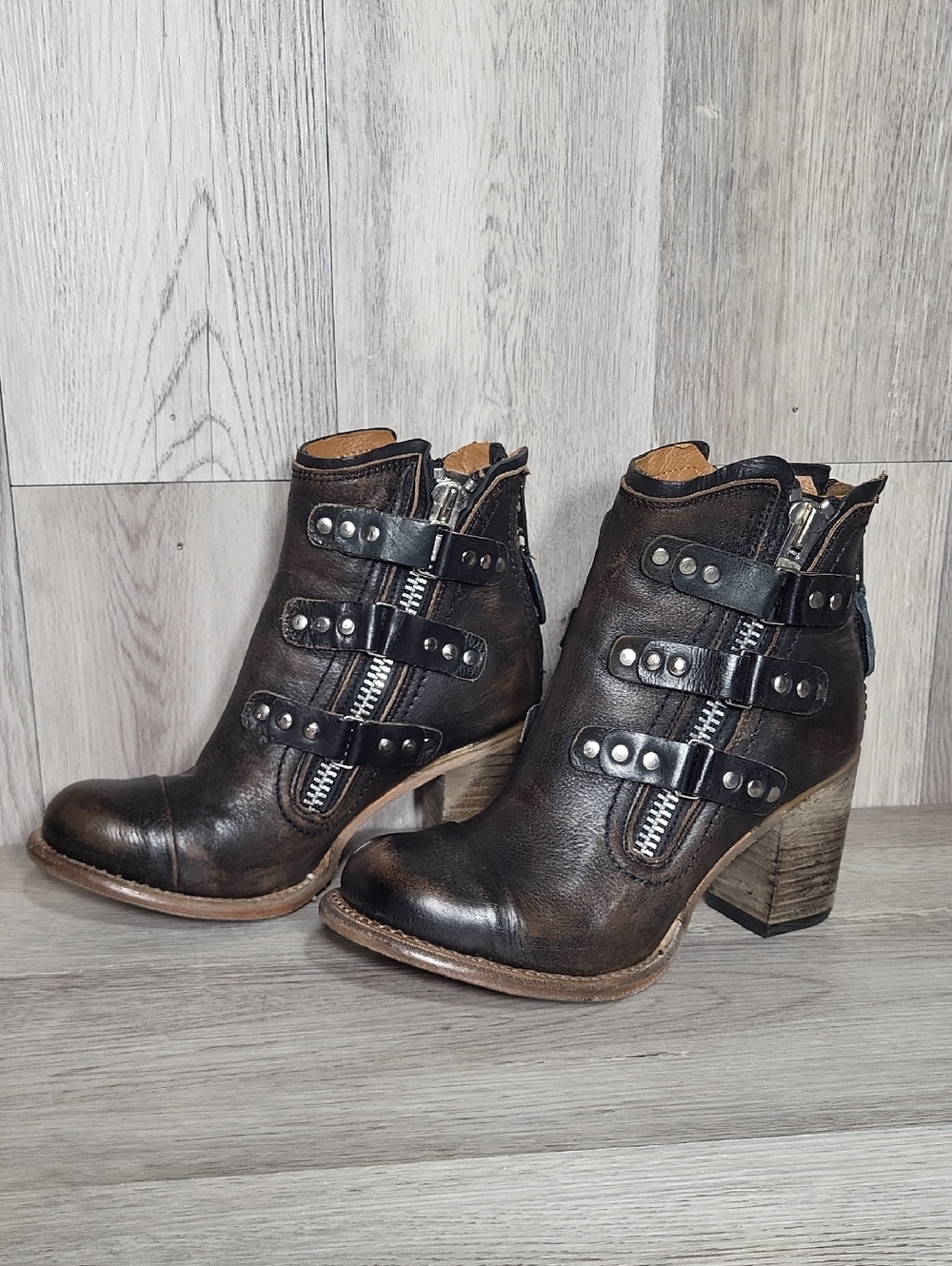 Freebird Beckett Studded Harness Ankle Boots Womens 7 Distressed Leather Zip - Picture 2 of 11